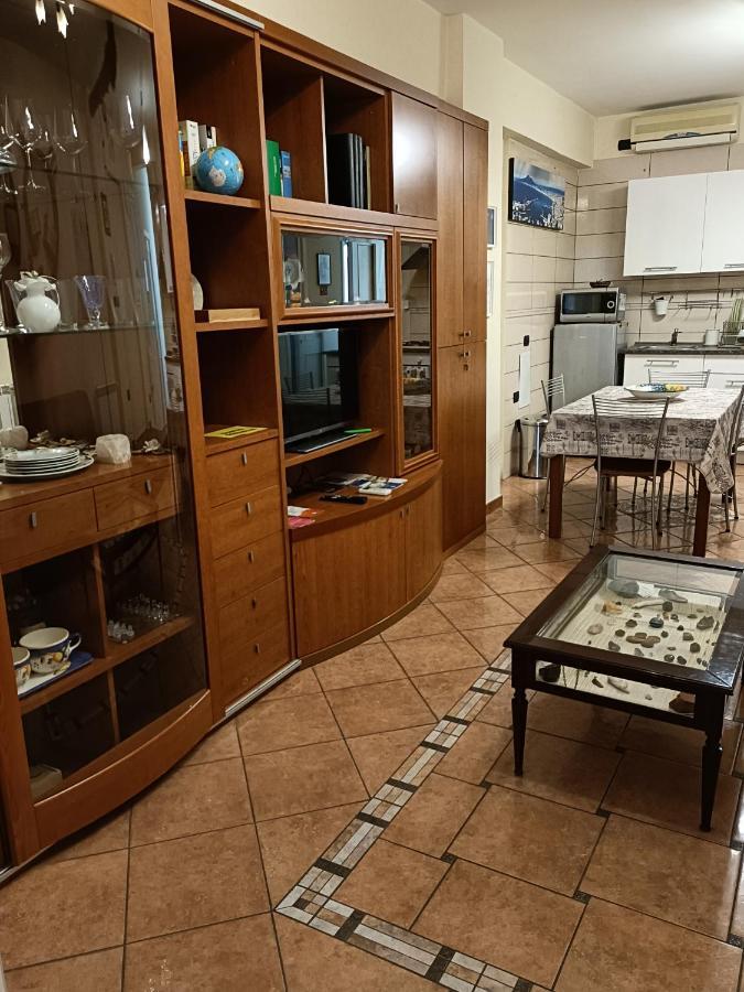 Domus Cornelia Apartment Napoli Bagian luar foto
